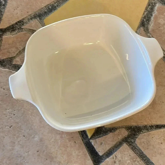 Corning Ware Dish 1 3/4 Cup GUC Estate Sale Kitchen - Picture 2 of 3